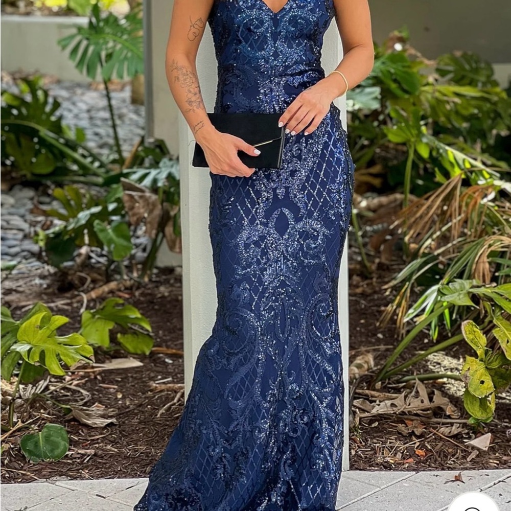 Elegant Navy Blue Evening Gown